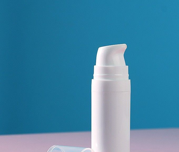 Vacuum pump cosmetic bottle